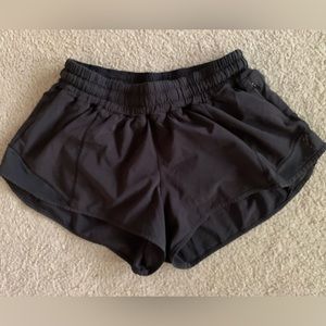 Lululemon Low-Rise Lined Hotty Hot Short